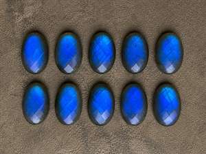 Superbe Labradorite Bleue Scintillante Forme Ovale Coupe Checker Unilatérale – Pierre Précieuse Calibrée en Gros - Product Image 1
