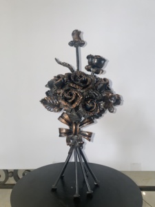Sculpture en fer forgé Khang Hung Phat, design ajouré, élégante, accessoires décoratifs pour clôture, revêtement spécial pour la maison ou le jardin - Product Image 2