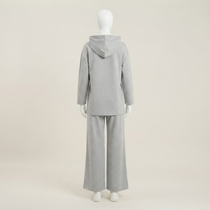 Conjunto de Sudadera con Capucha y Pantalones Largos para Mujer REDDITO, Color Gris, Corte Regular, Otoño, Adulto, Tejido de Algodón y Felpa, Estilo Casual y Modesto - Product Image 3
