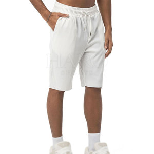 Conjunto de camiseta y pantalones cortos de moda urbana, tela suave y transpirable para uso casual de verano y viajes. - Product Image 4