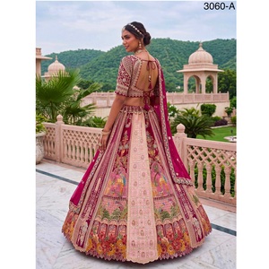 Lehenga Choli en soie Banarasi et soie satinée de qualité export, style Royal Heritage, avec blouse et dupatta de créateur, disponible à la vente - Product Image 5