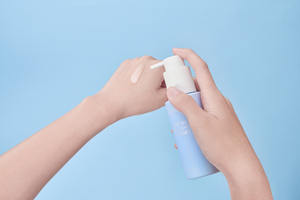 Gel Nettoyant Visage Transformable en Mousse Glutanex : Soin Anti-Acné, Éclaircissant et Purifiant les Pores, Hydratation Intense - Product Image 5