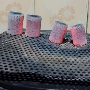 Charbon actif authentique indonésien en coquille de noix de coco, forme doigt, pour chicha, combustion propre, qualité export premium - Product Image 1