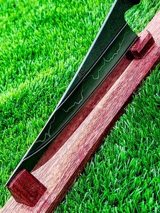 Cuchillo de Chef Hecho a Mano con Diseño Vikingo, Acero con Alto Contenido de Carbono, Mango de Resina y Madera, Estilo Industrial, Hoja de 8-9.9 Pulgadas, Ambidiestro - Product Image 4