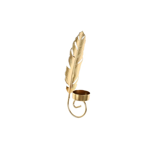 Porte-bougie élégant en forme de plume dorée avec un design raffiné, construction métallique robuste, parfait pour la décoration intérieure, les accents muraux et la ambiance chaleureuse. - Product Image 3