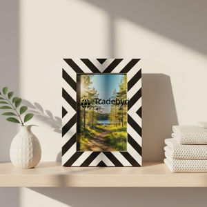 Elegante y Creativo Marco de Fotos Decorativo con Incrustaciones de Hueso, Ligero, Premium, Hecho a Mano por Tradebyd - Product Image 1