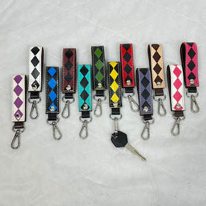 Porte-clés élégant en cuir de vachette à carreaux, motif personnalisé de créateur, cordon élégant personnalisé avec fermoir - Product Image 6