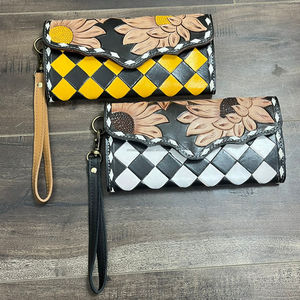 กระเป๋าสตางค์หนังลายตารางสำหรับผู้หญิง ป้องกัน RFID พร้อมสายคล้องมือ  งานฝีมือลายดอกไม้  ช่องใส่บัตรหลายช่อง เหมาะสำหรับเป็นของขวัญ - Product Image 5