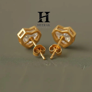 Boucles d'oreilles modernes à sertir en forme de cœur avec diamants de laboratoire, or jaune 14 carats, diamants de laboratoire taille cœur VVS EF, boucles d'oreilles géométriques - Product Image 6