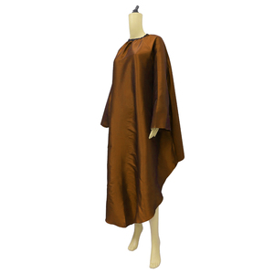 Cape de Barbier Professionnelle Personnalisée à Fermeture à Boutons, Imperméable en Polyester, Imprimée en Sérigraphie, pour Coiffure, Salon, Unisexe, Styliste - Product Image 2
