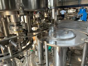 Machine d'embouteillage automatique d'eau pure AIM 40BPM 200ml/500ml avec système de rinçage, remplissage et bouchage par pompe électrique haute performance - Product Image 2