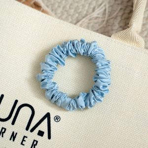 ยางรัดผมสีเทาอ่อนทำจากใยไผ่ออร์แกนิค วิสโคส ผ้าไหมไผ่ 100% ยางรัดผมแบบยืดหยุ่น สีพื้น - Product Image 5