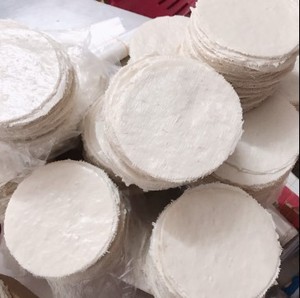 Las bocadillas de arroz pegajoso con semillas de sésamo son un popular snack de exportación. - Product Image 2