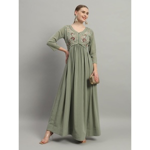 ชุดราตรีผ้าจอร์เจียสำหรับใส่ทำงานปักลายแฟนซีสีเขียวน้ำทะเล - Product Image 1