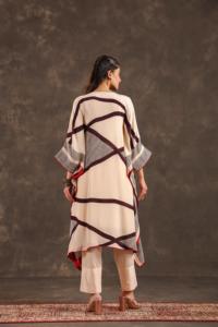 Kurti Abstracto en Blanco y Negro - Product Image 6