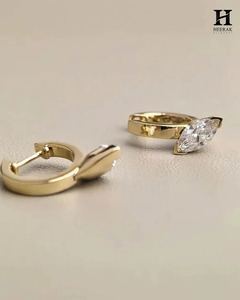 Pendientes de Aro Minimalistas de Oro con Diamantes Cultivados en Laboratorio con Corte Marquesa de Lujo para Mujer, Certificados por IGI - Product Image 6