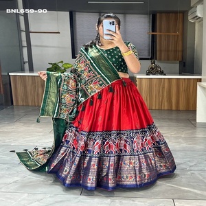 ชุดเลเฮนกา-โชลีและผ้าคลุมไหล่ คอลเลคชั่นพรีเมียม ดีไซน์ใหม่ ผ้าไหมโดลา พิมพ์ลายปาโตลาและปายทานี พร้อมงานปักฟอยล์ จากซัพพลายเออร์อินเดีย - Product Image 1