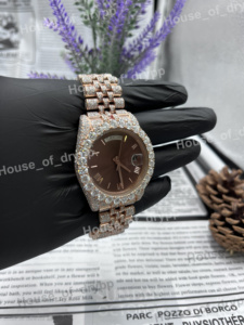 Reloj de Acero Inoxidable con Moissanita, Esfera Marrón, Cristal con Números Romanos, Bisel con Incrustaciones de Piedras, Correa Bicolor, Reloj de Moda - Product Image 2