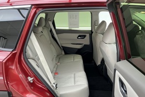 Nissan Rogue SV AWD SUV PREMIUM Deluxe - Product Image 4