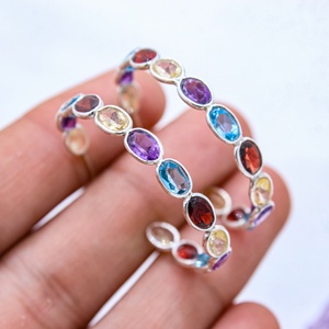 ต่างหูเงินแท้ 925 ประดับพลอยธรรมชาติรูปไข่หลายเม็ดแบบเปิดวงกลม Memoria Jewels ขายส่ง - Product Image 4