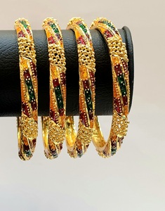 SARA Dubai Juego de 4 Brazaletes de Alta Calidad Chapados en Oro de 24K para Mujer, Accesorio Moderno para Aniversario, 2 GRM - Product Image 1