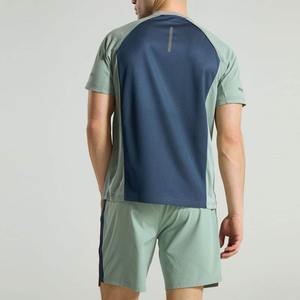 เสื้อยืดออกกำลังกายโพลีเอสเตอร์แบบกำหนดเองขายส่ง แถบสะท้อนแสง เสริมสร้างกล้ามเนื้อ เสื้อยืดออกกำลังกายแห้งเร็วสำหรับผู้ชาย - Product Image 3