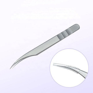 Pince à épiler incurvée en acier inoxydable avec pointes fines et poignée ergonomique pour l'application et le coiffage des cils - Product Image 1