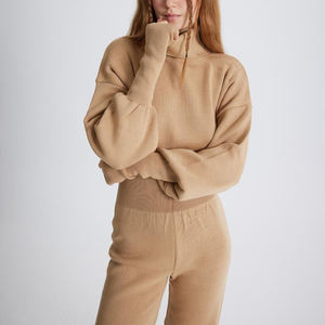 Ensemble deux pièces décontracté pour femme : pull à col montant et manches bouffantes, pantalon large en maille – Tenue confortable pour l'automne - Product Image 6