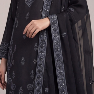 Ensemble trois pièces Shalwar Kameez en tissu lawn brodé pour femmes, collection été, vêtements ethniques, costume en lawn pour femmes en vente - Product Image 4