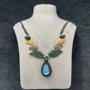 Collar de Macramé con Hoja Natural - Colgante de Aleación de Zinc con Mariposa y Corte Esmeralda - Joyería de Bambú de Moda para Aniversario - Mangalmay Corporation - Product Image 1