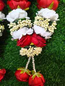 Varmala de Boda con Rosas Artificiales, Paniculata y Detalles de Perlas, Jaimala con Rosa Roja Hecha a Mano, Pooja Mala, Mala para el Novio. - Product Image 2