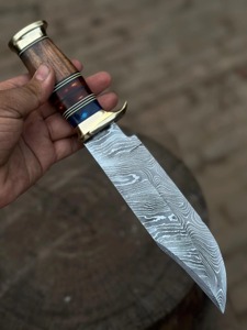 Cuchillo Bowie de Camping Personalizado OEM Hecho a Mano con Punta Clip de Acero de Damasco de 3mm, Mango de Madera+Resina+Latón, Funda de Cuero, 15 Pulgadas - Product Image 5