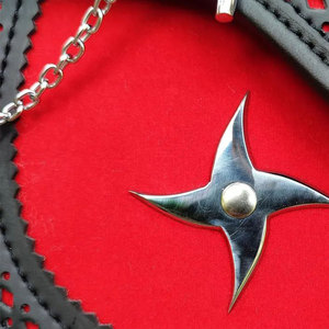 Sporran en cuir vegan avec emblème Shuriken en velours rouge, Sporran à fermoir à broche, Sporran traditionnel pour kilt avec ceinture en chaîne de cuir - Product Image 5