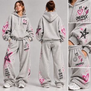 Conjunto Deportivo de Dos Piezas para Mujer, Sudadera con Capucha Gris Claro con Estampado Gráfico, Pantalones Jogger Oversize con Estampado de Corazones y Estrellas Rosas, Ropa Casual de Calle - Product Image 3