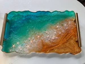 Elegante Bandeja de Resina para Servir con Diseño Oceánico, Escamas Doradas de Estrella de Mar y Asas Doradas, Hecha y Pintada a Mano, Tamaño Personalizable - Product Image 2