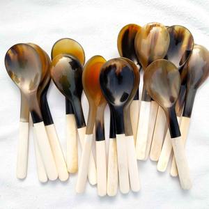 Cuchara de Cuerno de Excelente Calidad para Decoración de Mesa Rústica, Presentación de Alimentos y Utensilios de Cocina Sostenibles, Disponible al Mejor Precio - Product Image 2