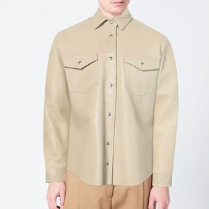 Chemise boutonnée pour homme en similicuir beige, manches longues, col rabattu, style workwear, haut décontracté avec poches - Product Image 6