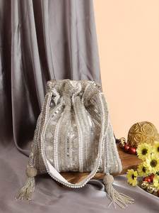 Bolso Potli de Algodón Hecho a Mano con Bordado de Seda y Cordón de Perlas en Gris Plateado para Bodas de Lujo - Product Image 4