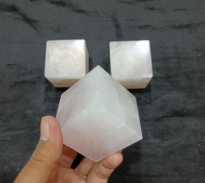 Sculpture artisanale en quartz rose poli de forme libre par Rais Agate pour la décoration intérieure, la guérison par les cristaux Feng Shui et l'utilisation métaphysique - Product Image 5