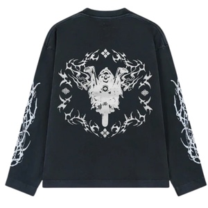 Camiseta de manga larga extragrande para hombre con cuello redondo, estampado gótico de calavera y llamas en la espalda, de algodón - Product Image 1