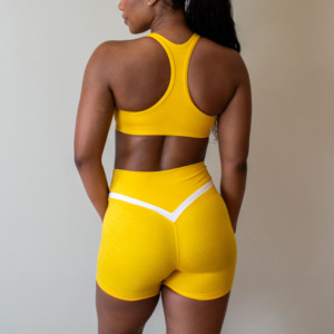 Ensemble de yoga jaune pour femme : short taille haute et brassière de sport – Tenue de sport sans couture pour femme, idéale pour la gym - Product Image 3