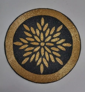 FAIZA CRAFT Set de table rond fait main en perles, motif géométrique, broderie et travail d'aiguille - Product Image 2
