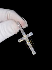 สร้อยคอไม้กางเขนสีขาวทอง14K สุดหรูจากร้าน iced OUT จี้เพชรที่ปลูกในห้องทดลอง VVS ของขวัญทางศาสนาสำหรับเขา - Product Image 2