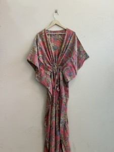 Vestido kaftán de seda vintage suave para mujer, vestido largo tipo lounge. - Product Image 4