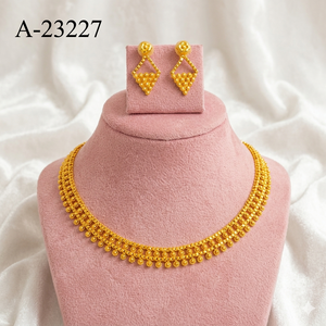 Conjunto de Collar y Pendientes con Diseño Floral Chapado en Oro, Estilo Tradicional y Moderno, con Detalles de Piedras Rojas para Boda o Compromiso, Modelo No 23191 - Product Image 6