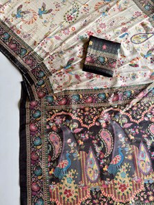 Sari de Seda Satén Pura con Tejido Jacquard, Borde de Pavo Real, Pallu Rico, Reversible, Protección Solar, Estilo Tradicional - Product Image 2