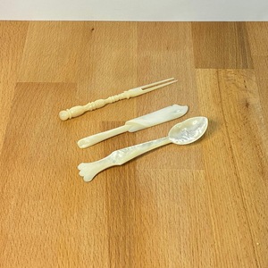 Cuillère à servir en nacre naturelle ILAHI, faite à la main, style bohème, blanche, non toxique, en plastique PE, pour fêtes, Uttar Pradesh - Product Image 4