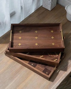 Bandejas de servir de nogal hechas a mano, pequeñas bandejas de madera tipo rompecabezas, decoración para sala de estar, bandeja decorativa para otomana, bandeja de servir de madera con asas - Product Image 2