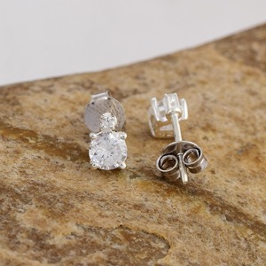 Pendientes minimalistas de plata de ley 925 con circonitas, joyería de moda para mujer, venta al por mayor. - Product Image 4