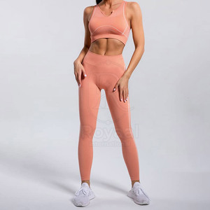 Ensemble de yoga pour femmes, léger, design unique, fabriqué au Pakistan, pour une utilisation en extérieur, en spandex et polyester. - Product Image 2